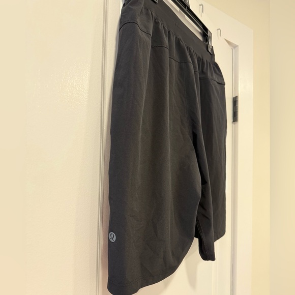 Lululemon T.H.E. linerless short 9” inseam - Picture 2 of 3